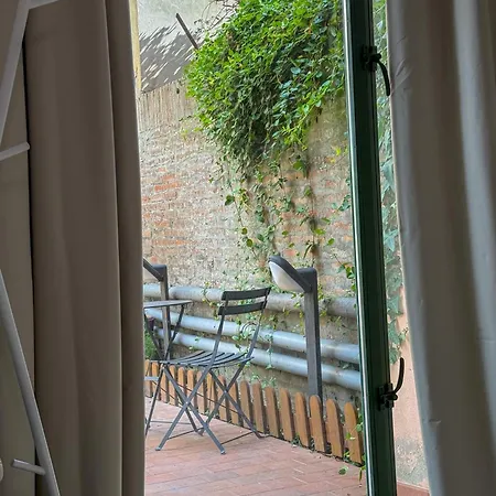 Guest house Dimora Della Ghiara 3*